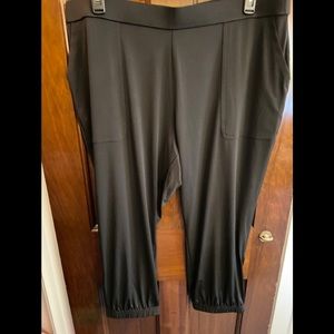 Lisa Rinna Capri Pants w/elastic cuffs. Size XL